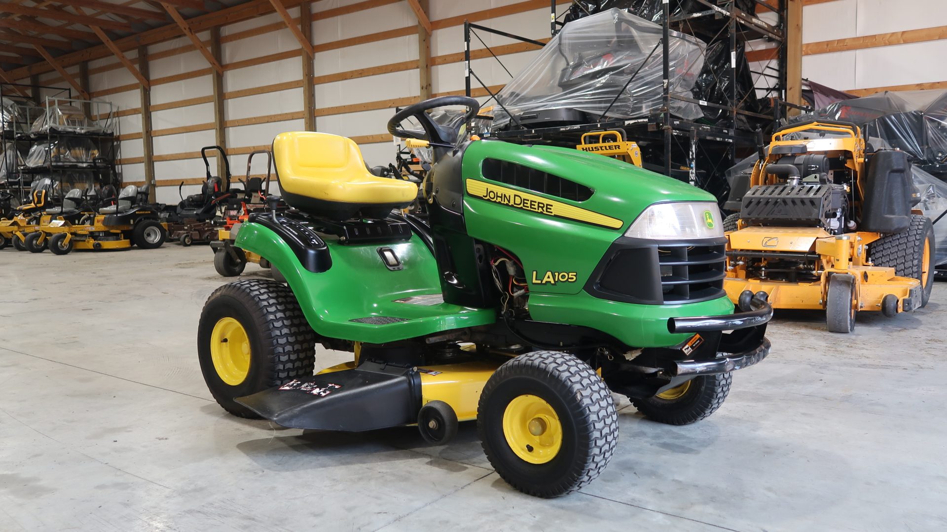 John Deere LA105 — view 3
