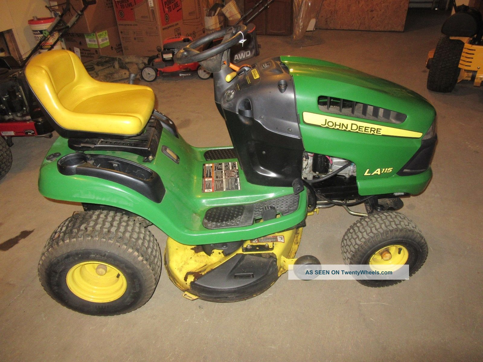 John Deere LA115 — view 3
