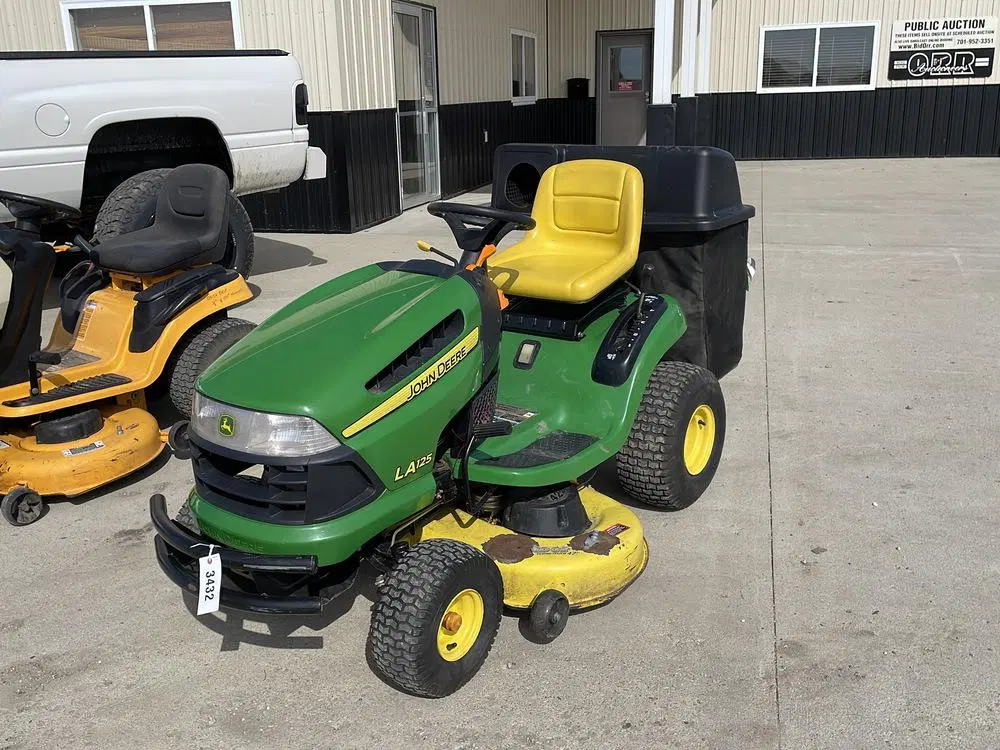 John Deere LA125 — view 3
