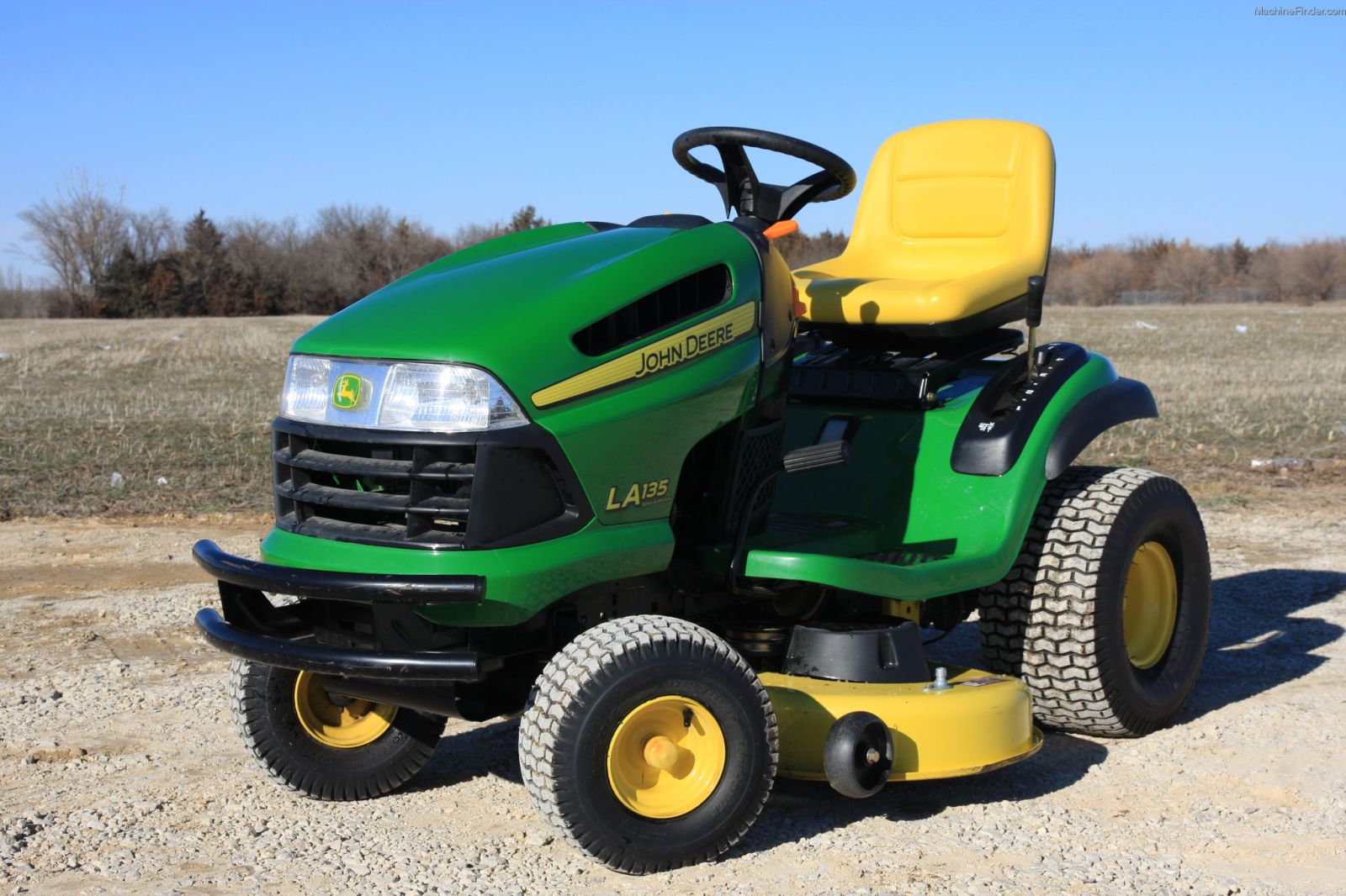John Deere LA135 Lawn Tractor