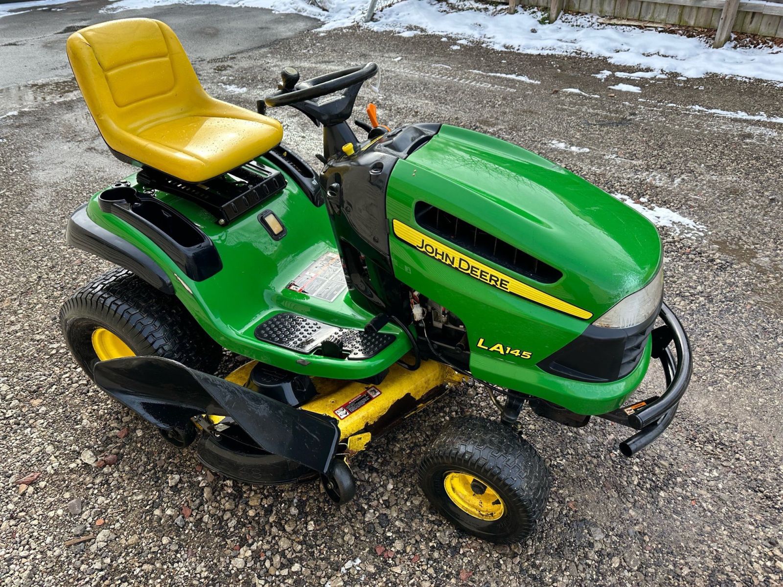 John Deere LA145 Lawn Tractor