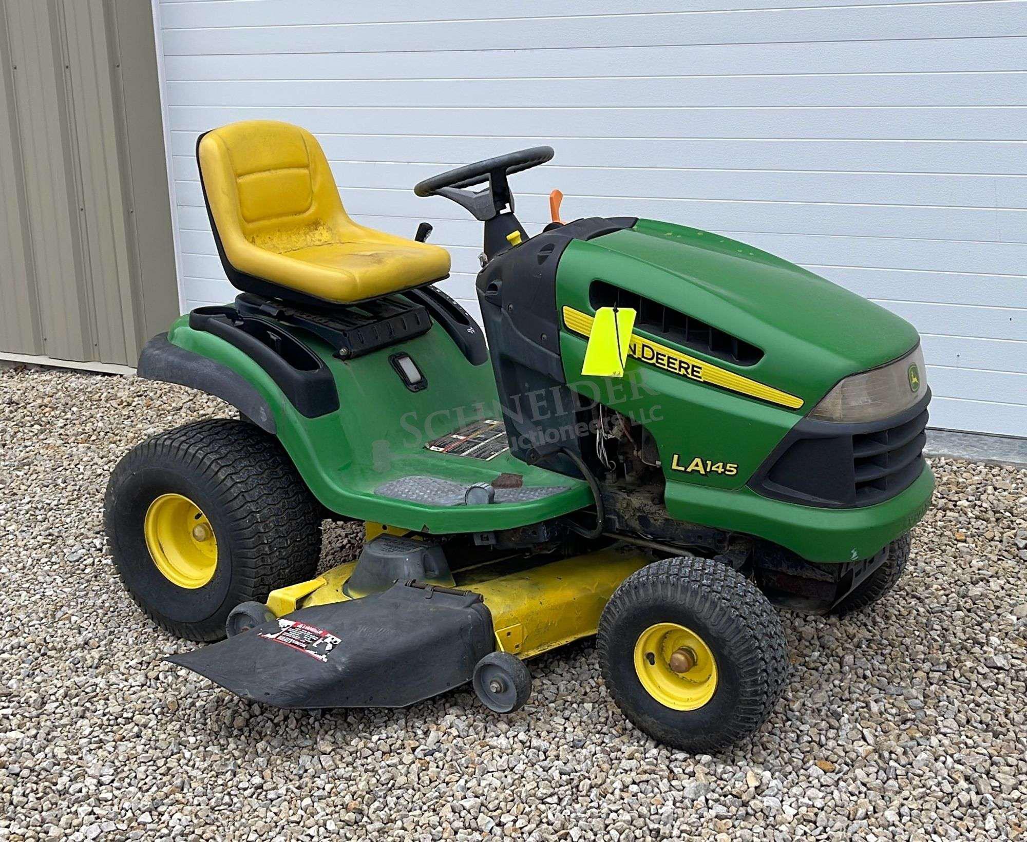 John Deere LA145 — view 3