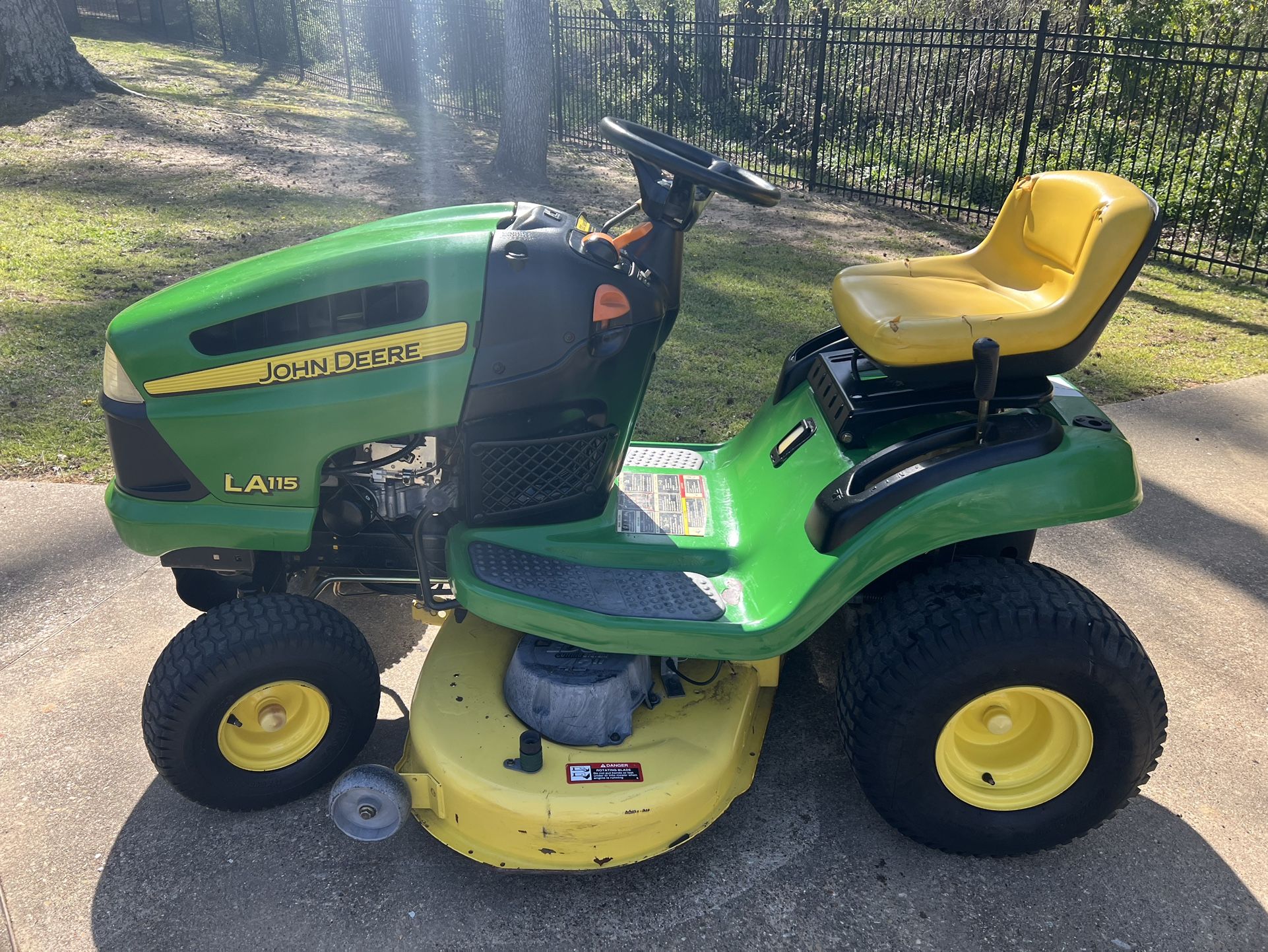 John Deere LA155 — view 2