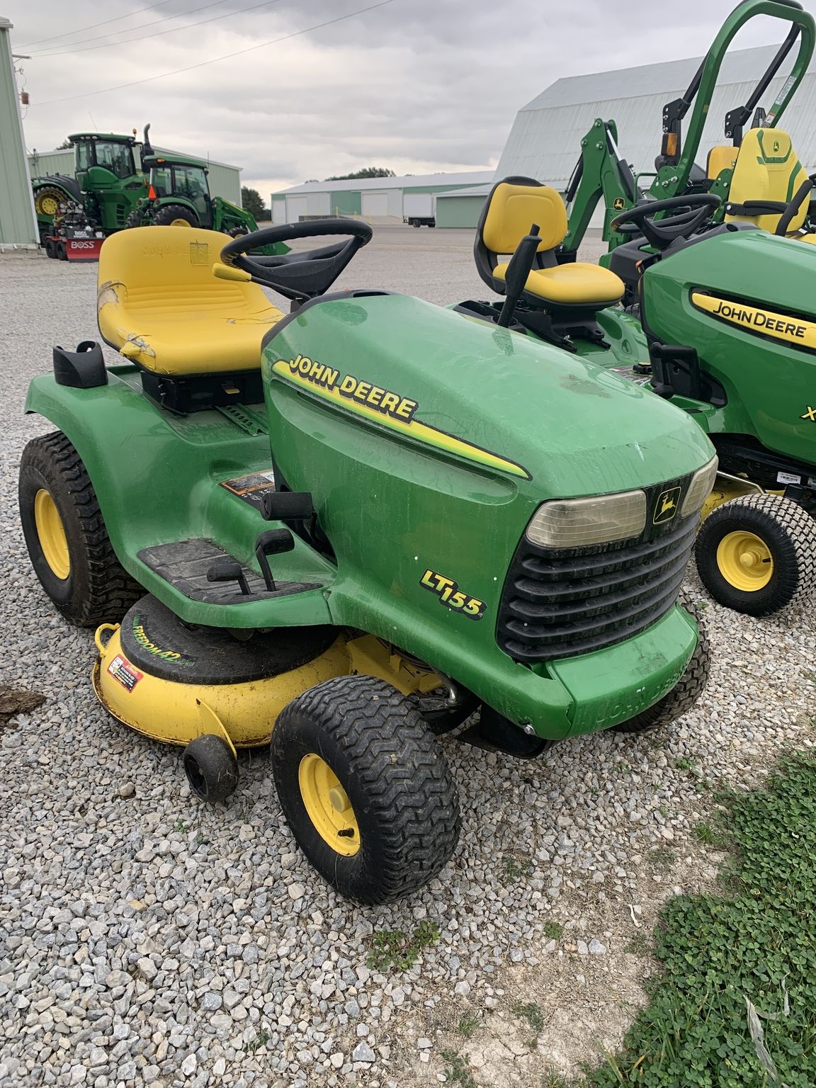 John Deere LT133