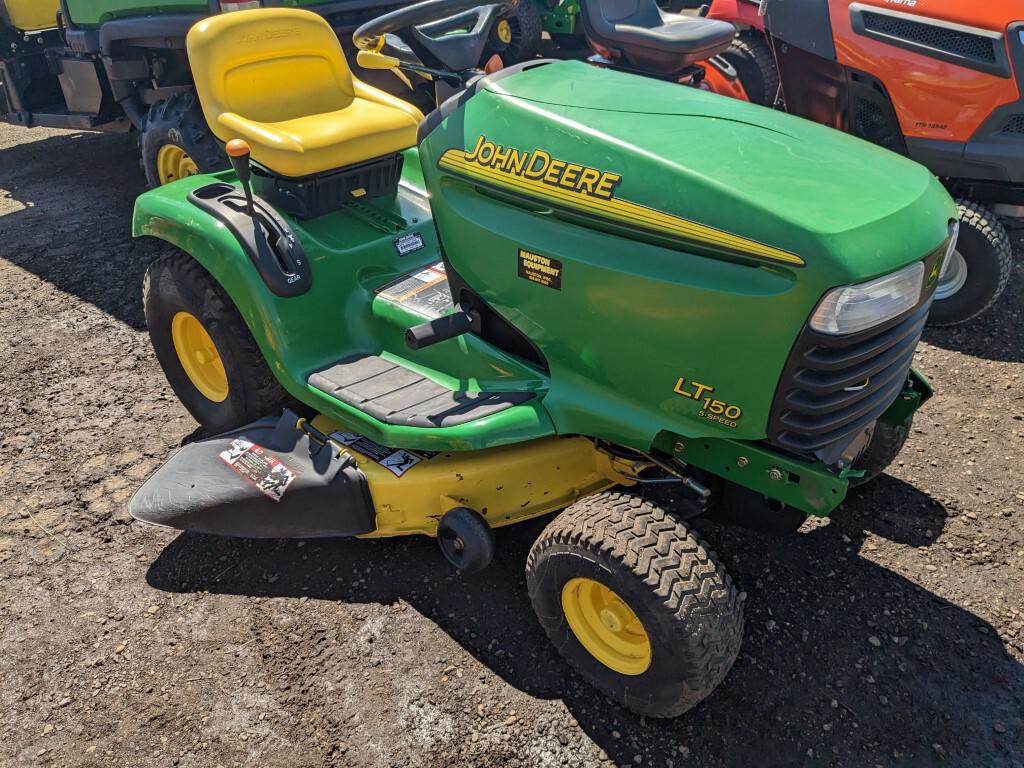 John Deere LT150 Lawn Tractor