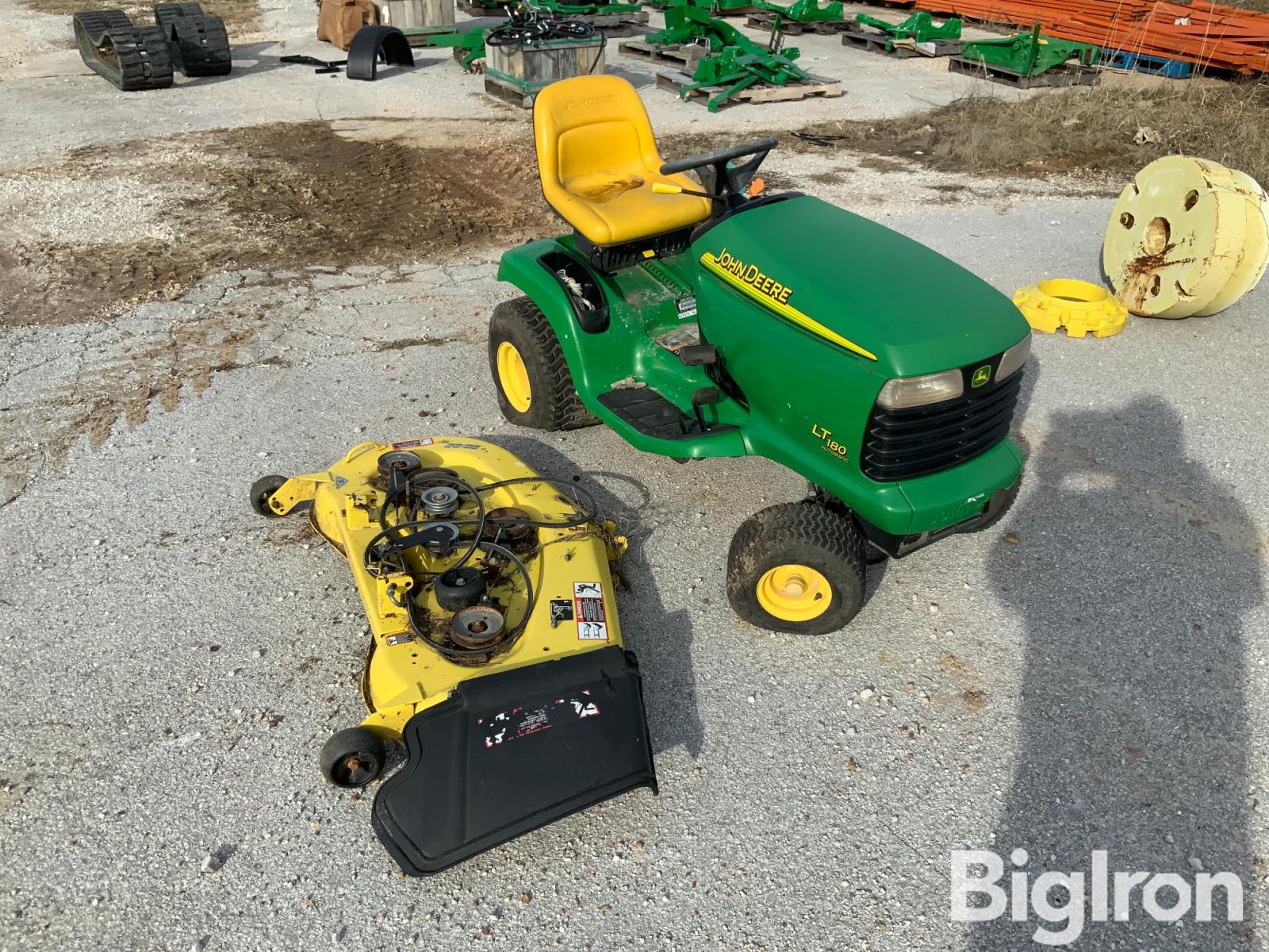 John Deere LT180 Lawn Tractor