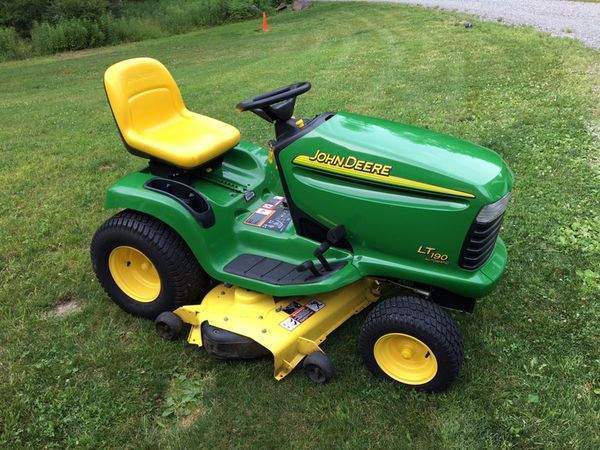 John Deere LT190 Lawn Tractor