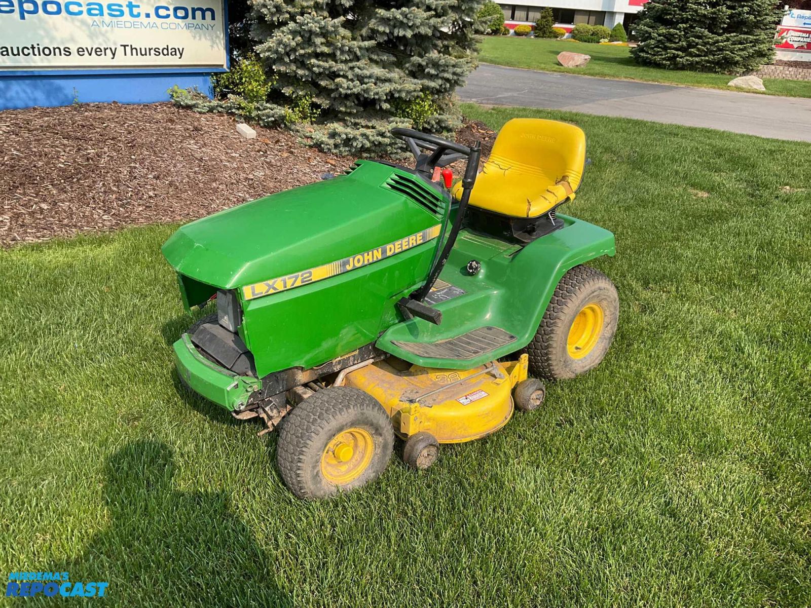 John Deere LX172