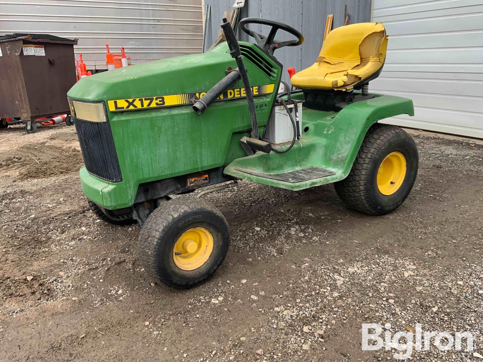 John Deere LX173 Lawn Tractor