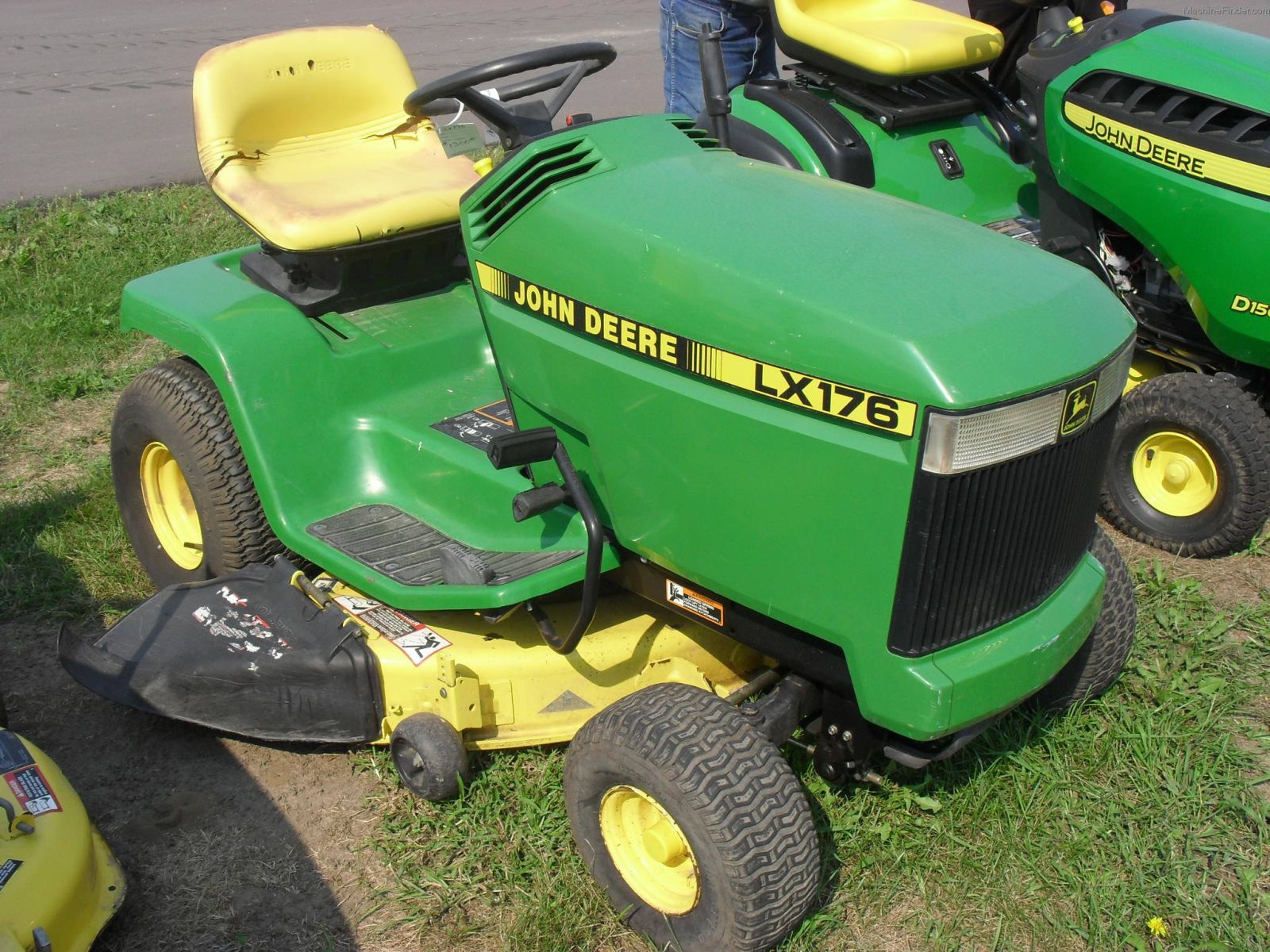 John Deere LX176