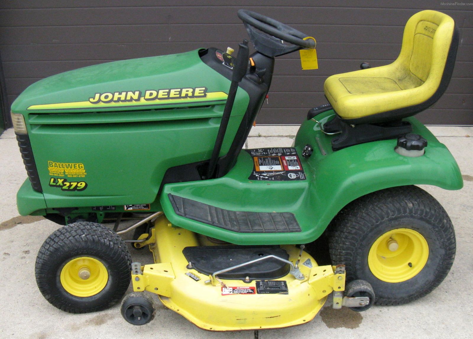 John Deere LX279 Lawn Tractor