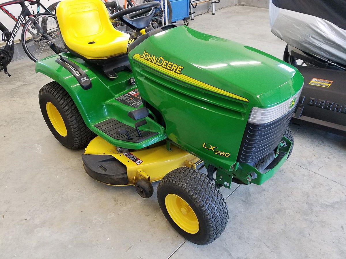 John Deere LX280 Lawn Tractor