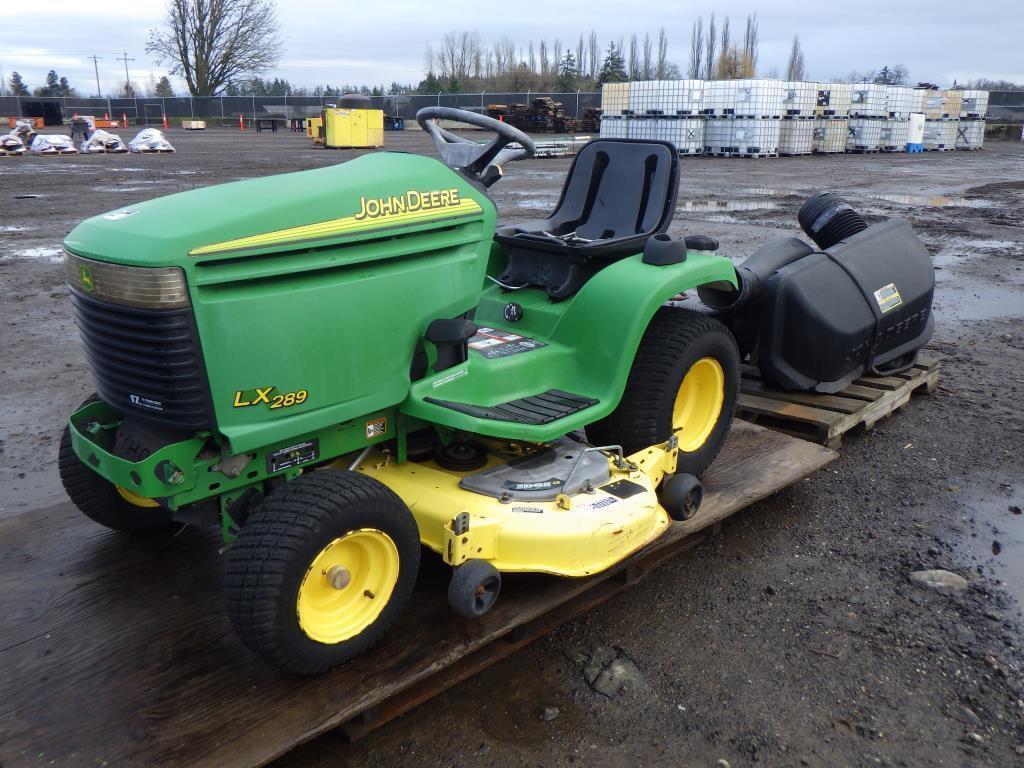 John Deere LX289 Lawn Tractor