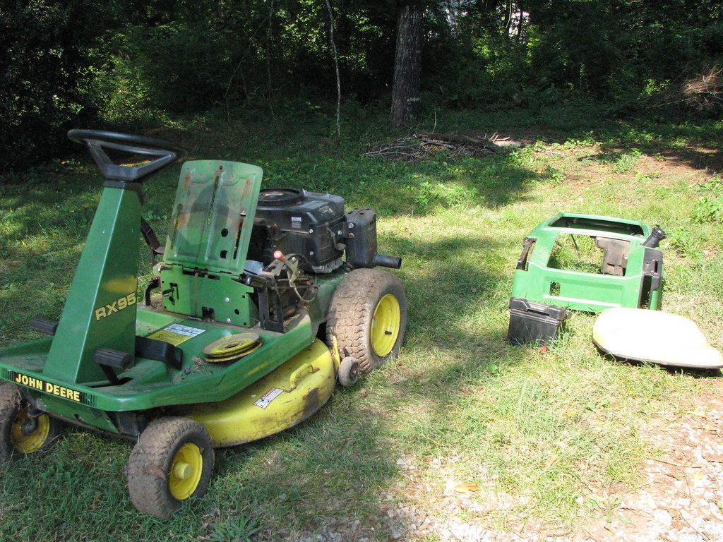 John Deere RX95 Lawn Tractor