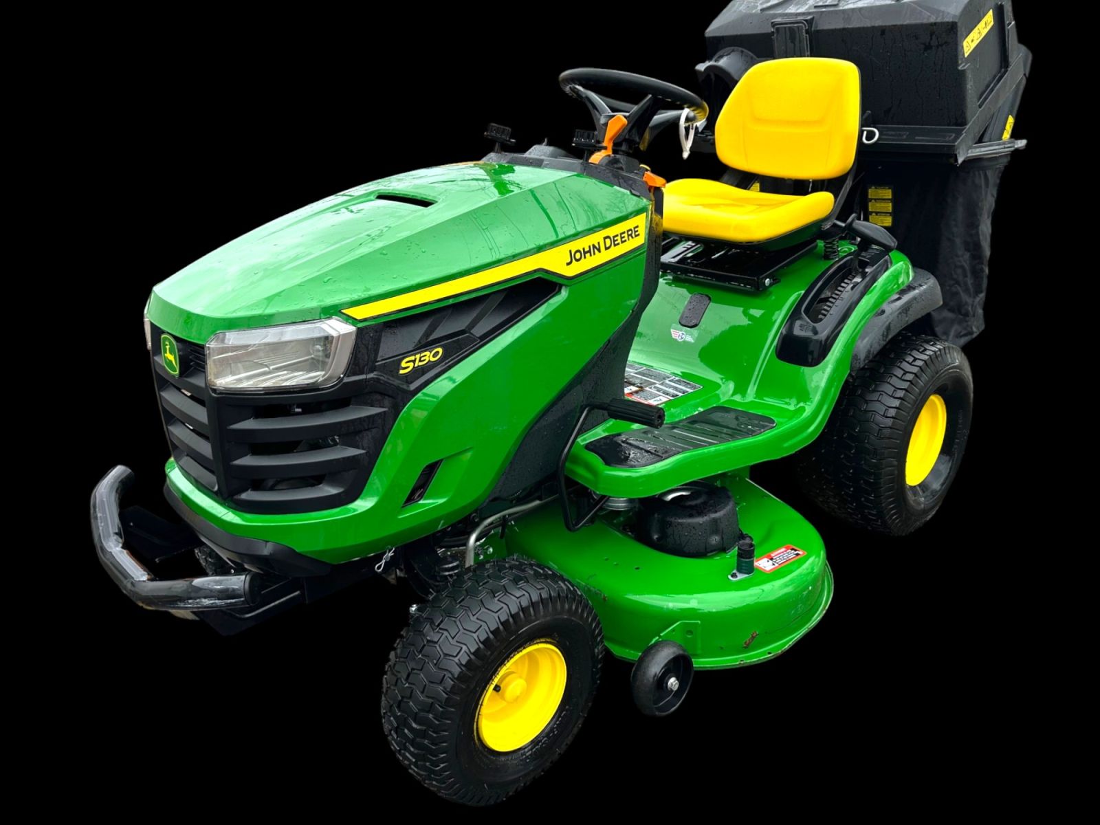 John Deere S130 Lawn Tractor