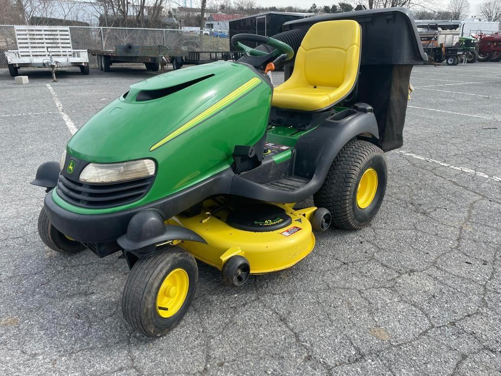 John Deere SST15 Lawn Tractor