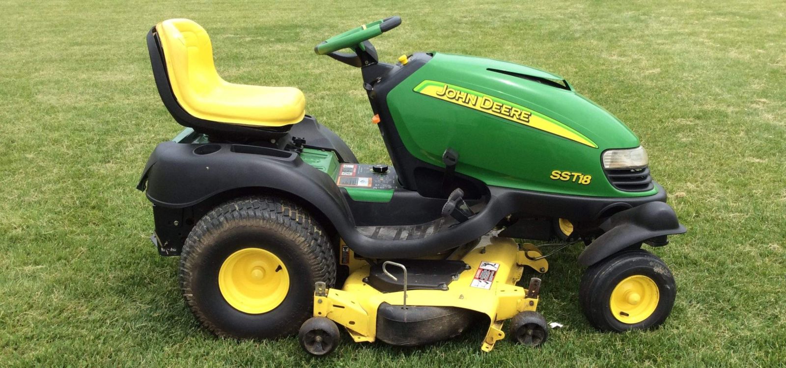 John Deere SST18 Lawn Tractor