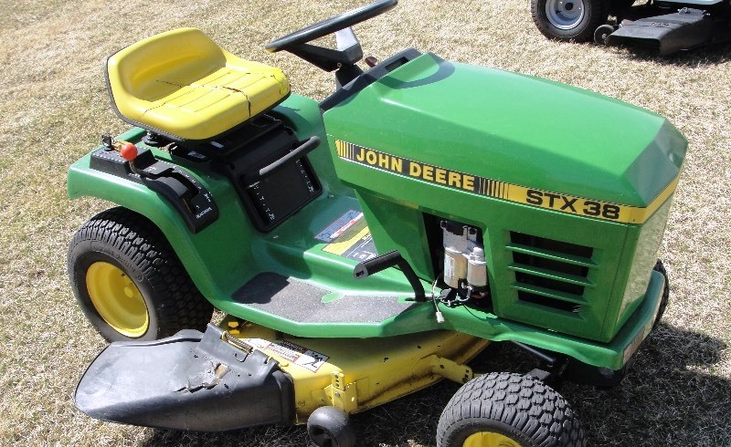 John Deere STX38 Yellow Deck