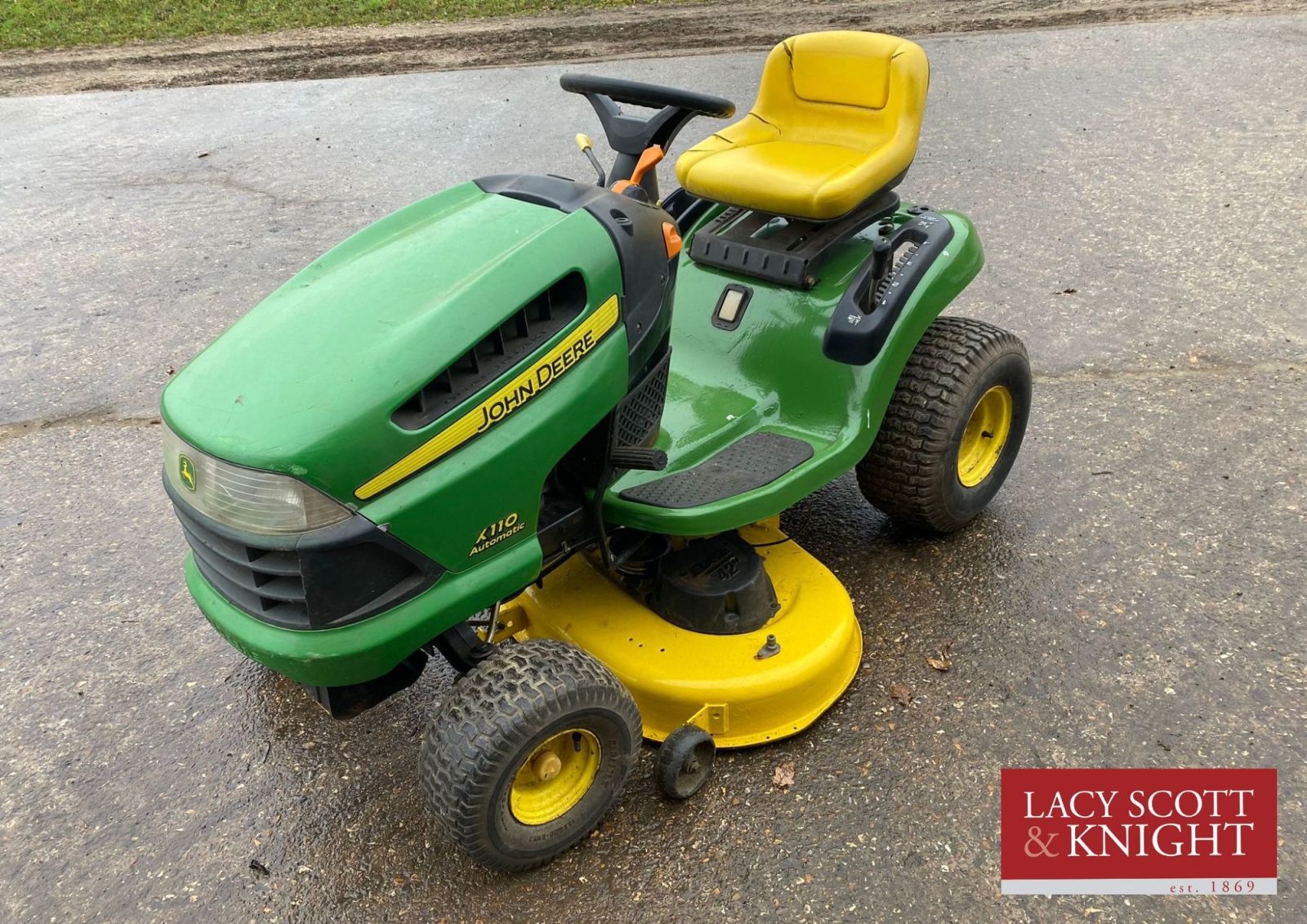 John Deere X110 Lawn Tractor