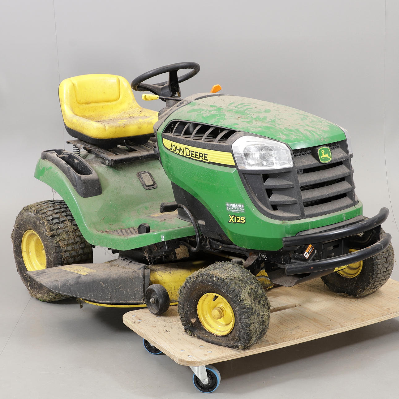 John Deere X125 — view 3