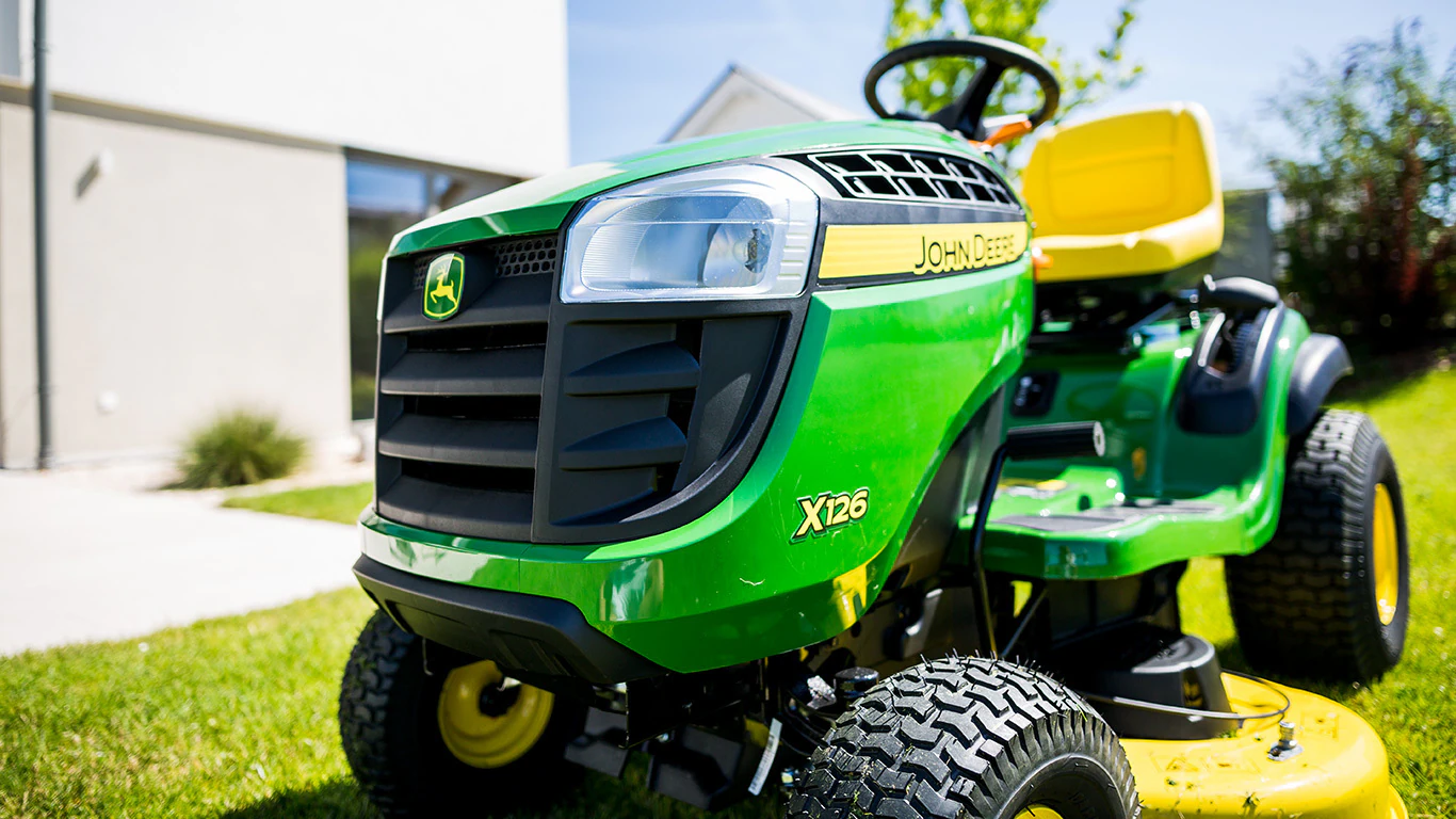 John Deere X126 Lawn Tractor