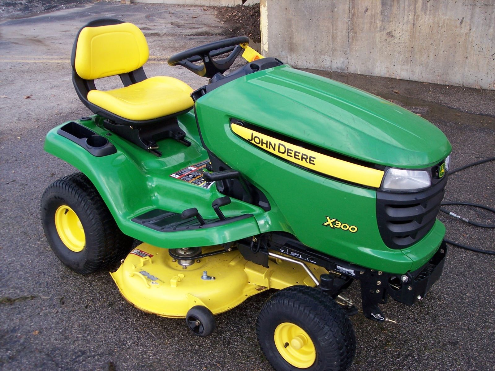 John Deere X300 Lawn Tractor