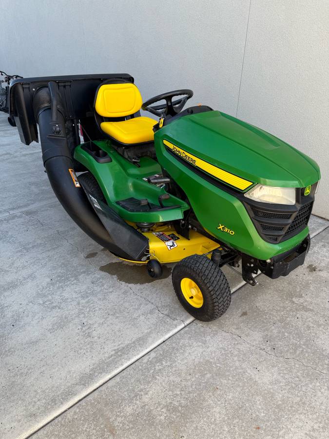 John Deere X310 — view 3