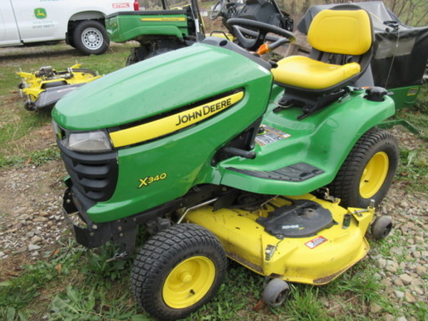 John Deere X340 Lawn Tractor