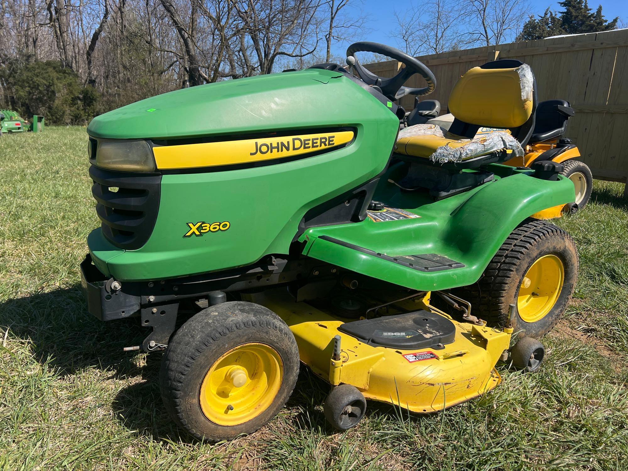 John Deere X360 — view 2