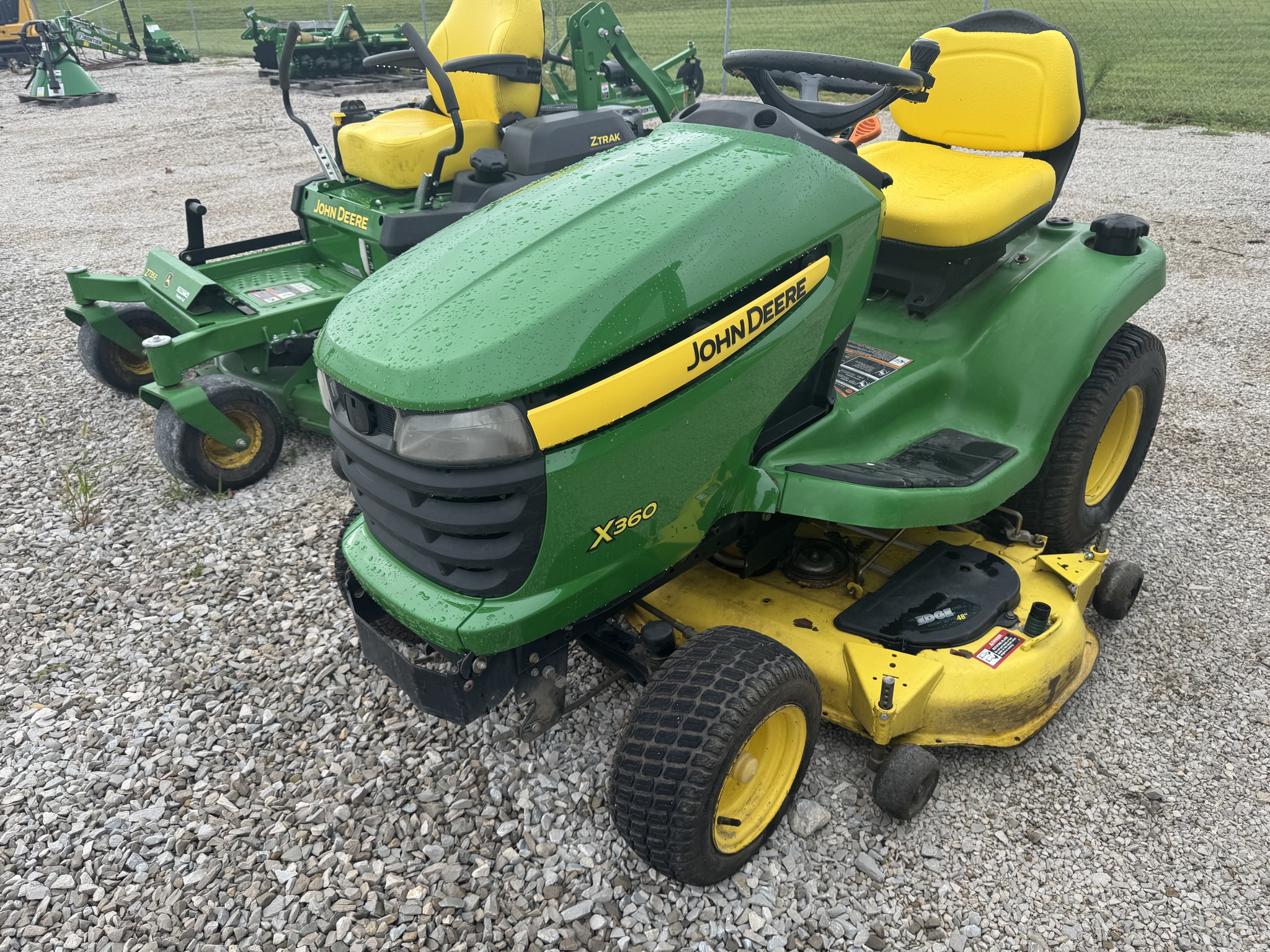 John Deere X360 — view 3