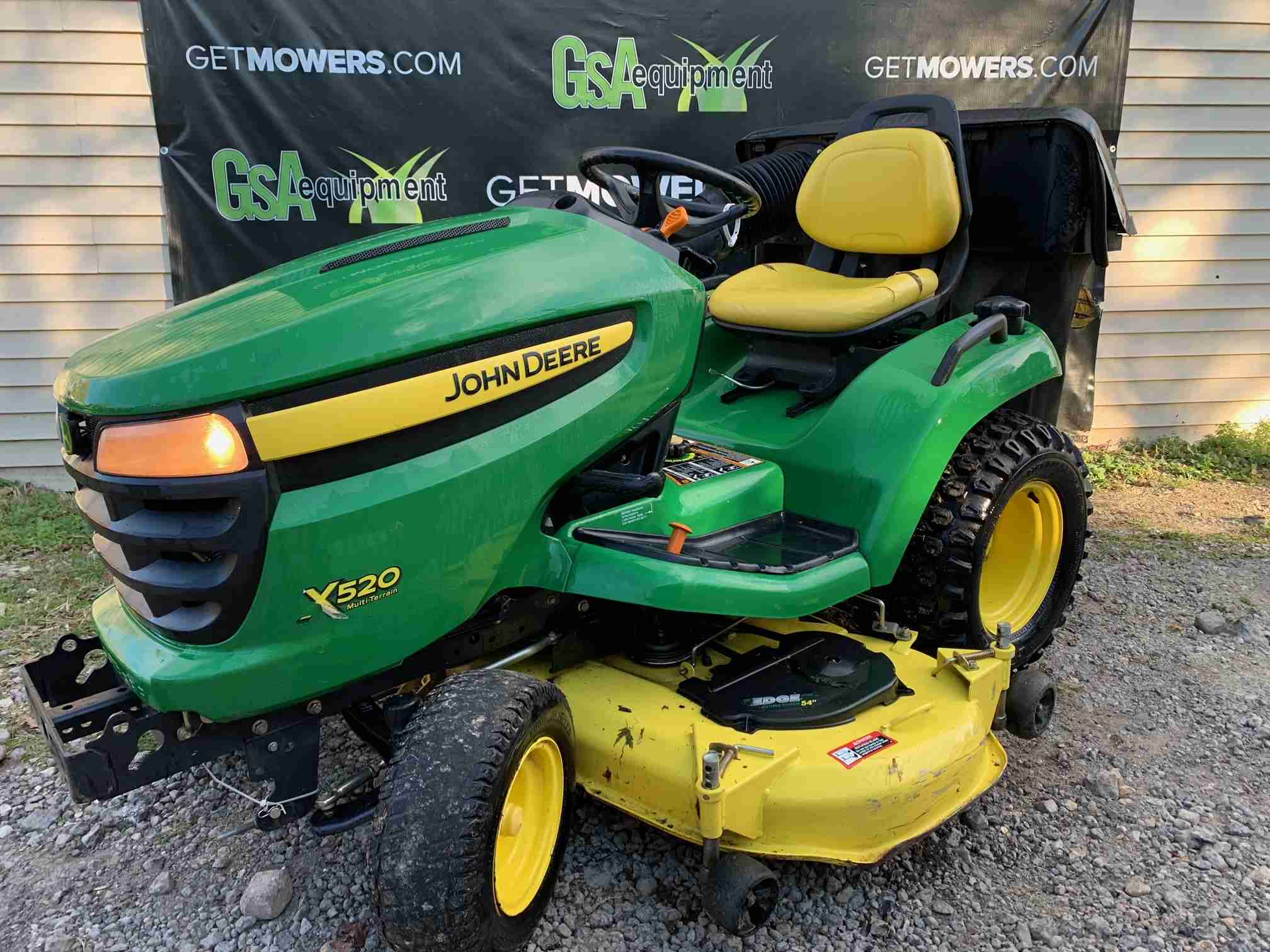 John Deere X520 Lawn Tractor