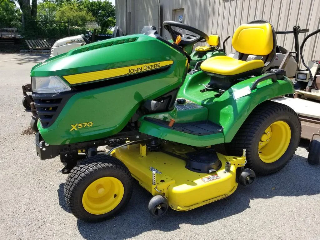 John Deere X570 Lawn Tractor