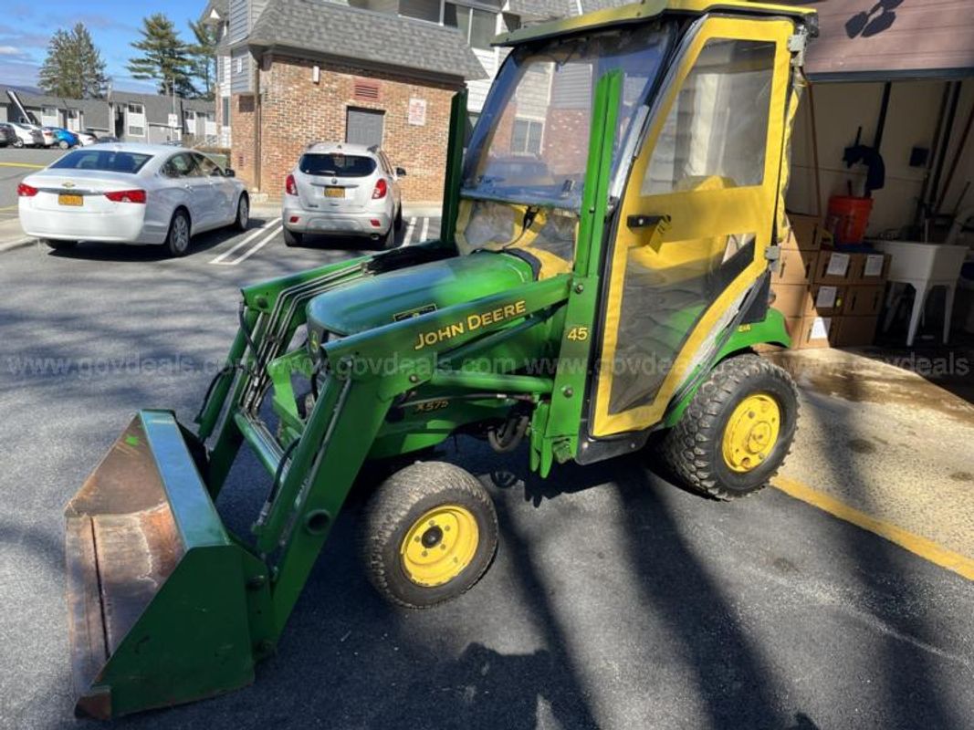 John Deere X575 Lawn Tractor