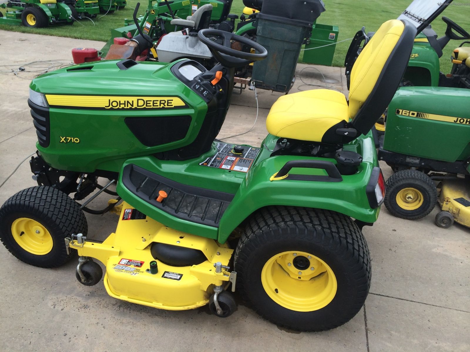 John Deere X710 Lawn Tractor