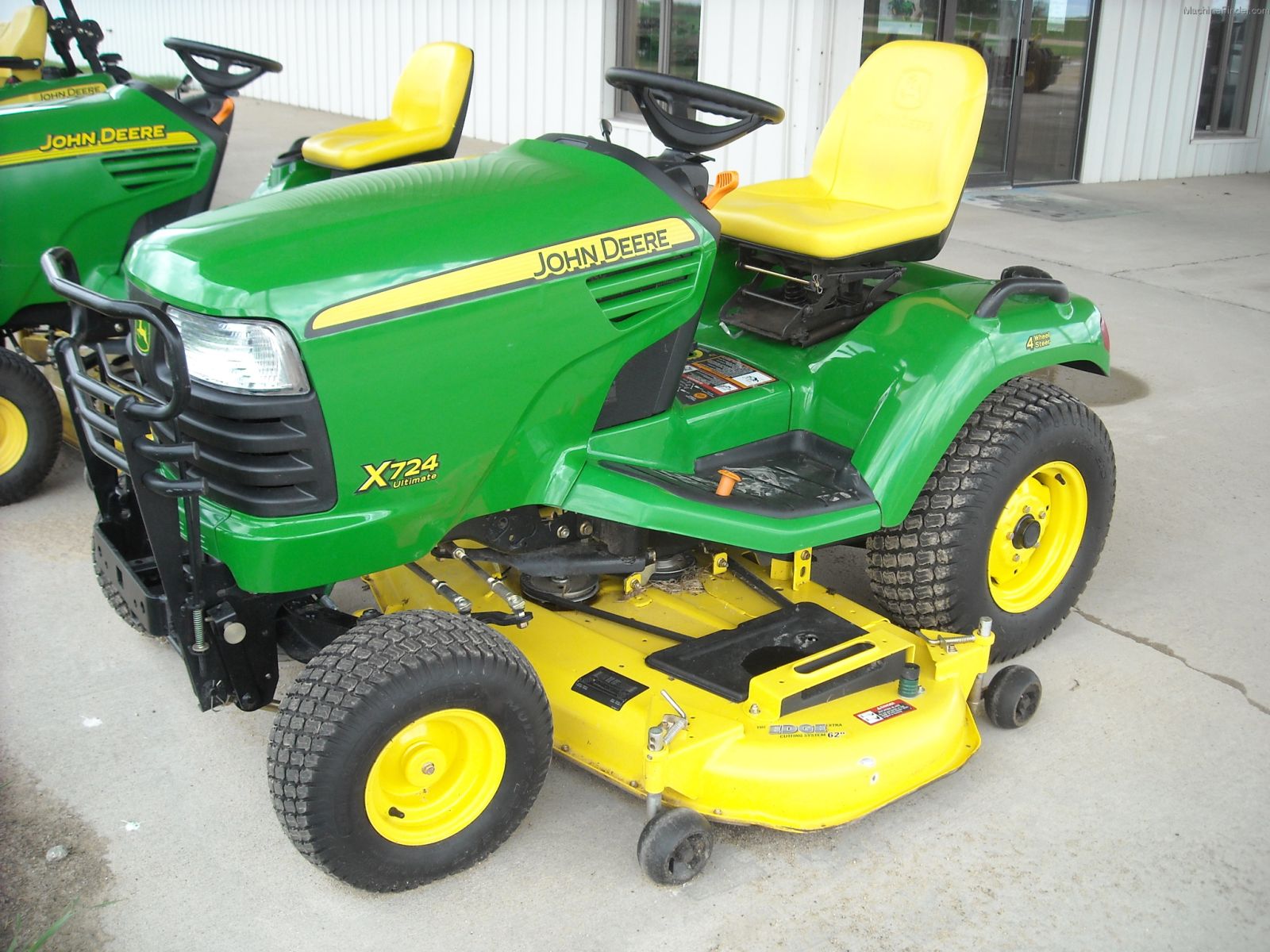 John Deere X724 Lawn Tractor