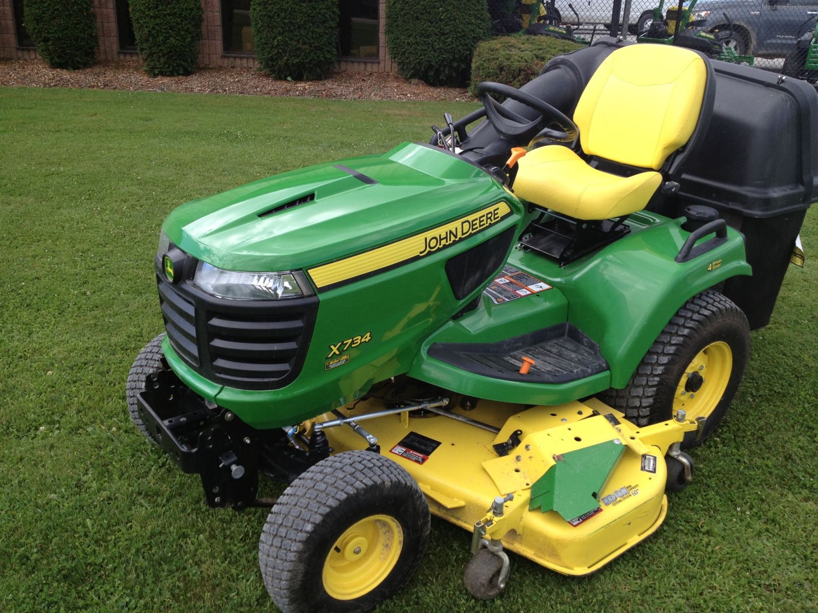 John Deere X734 Lawn Tractor
