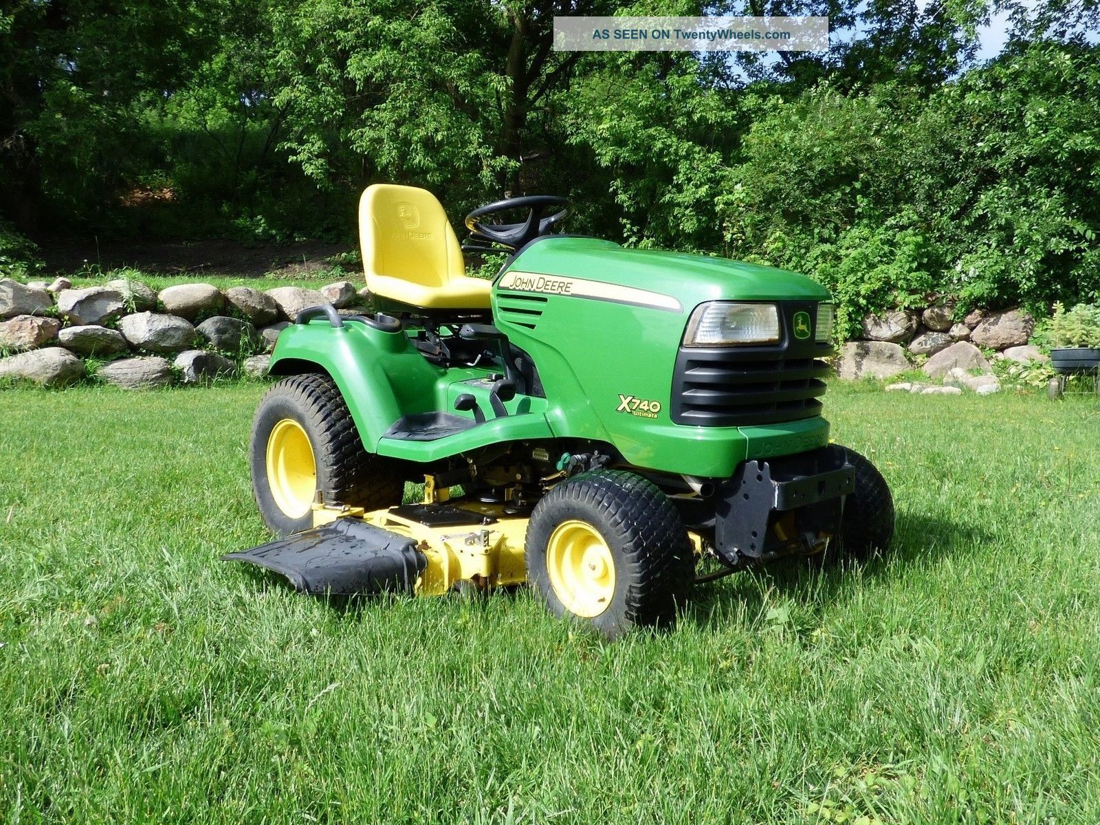 John Deere X740 Lawn Tractor