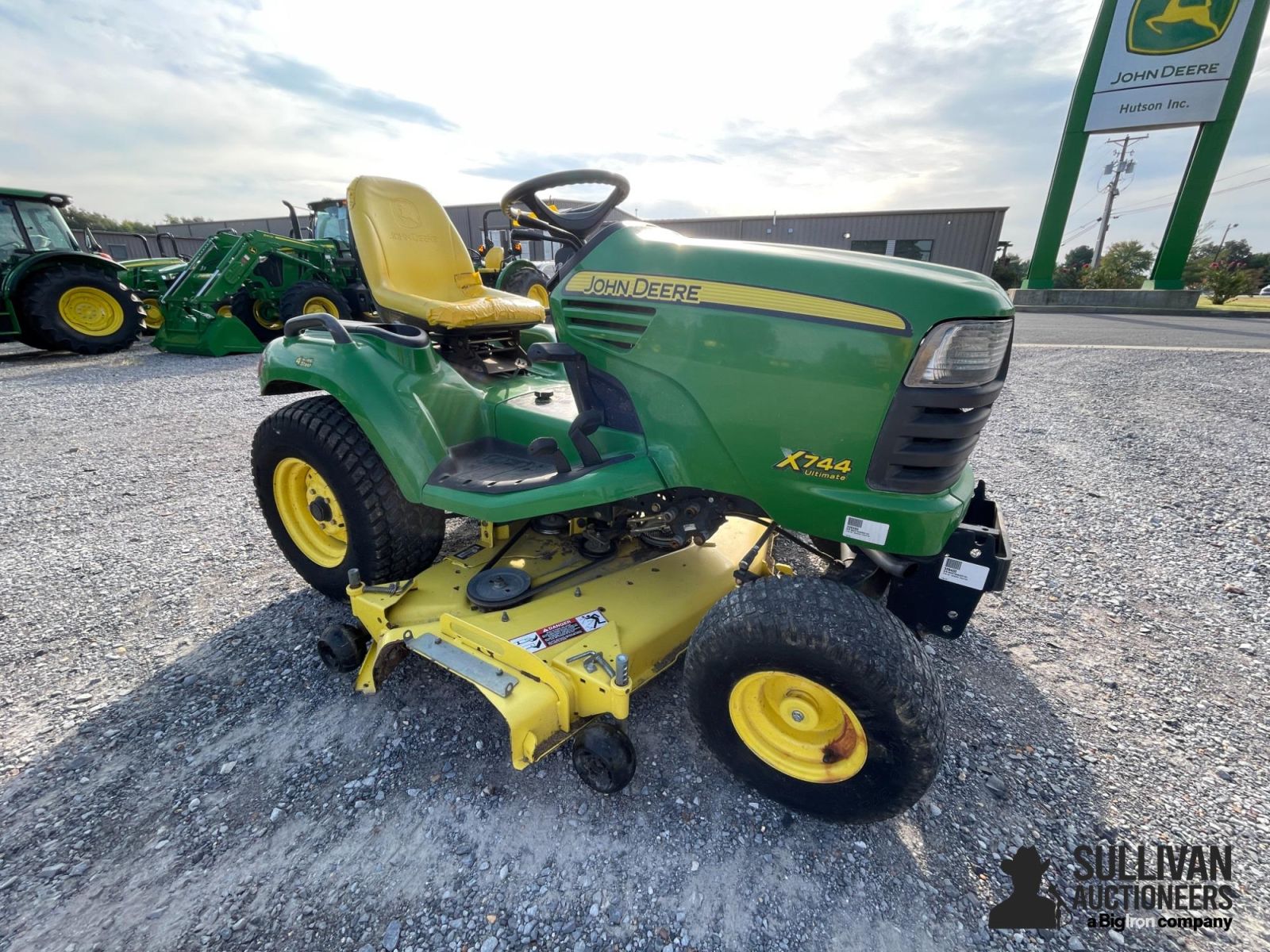 John Deere X744 Lawn Tractor