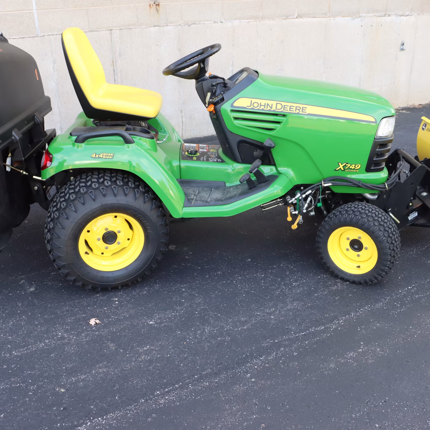 John Deere X749 — view 2