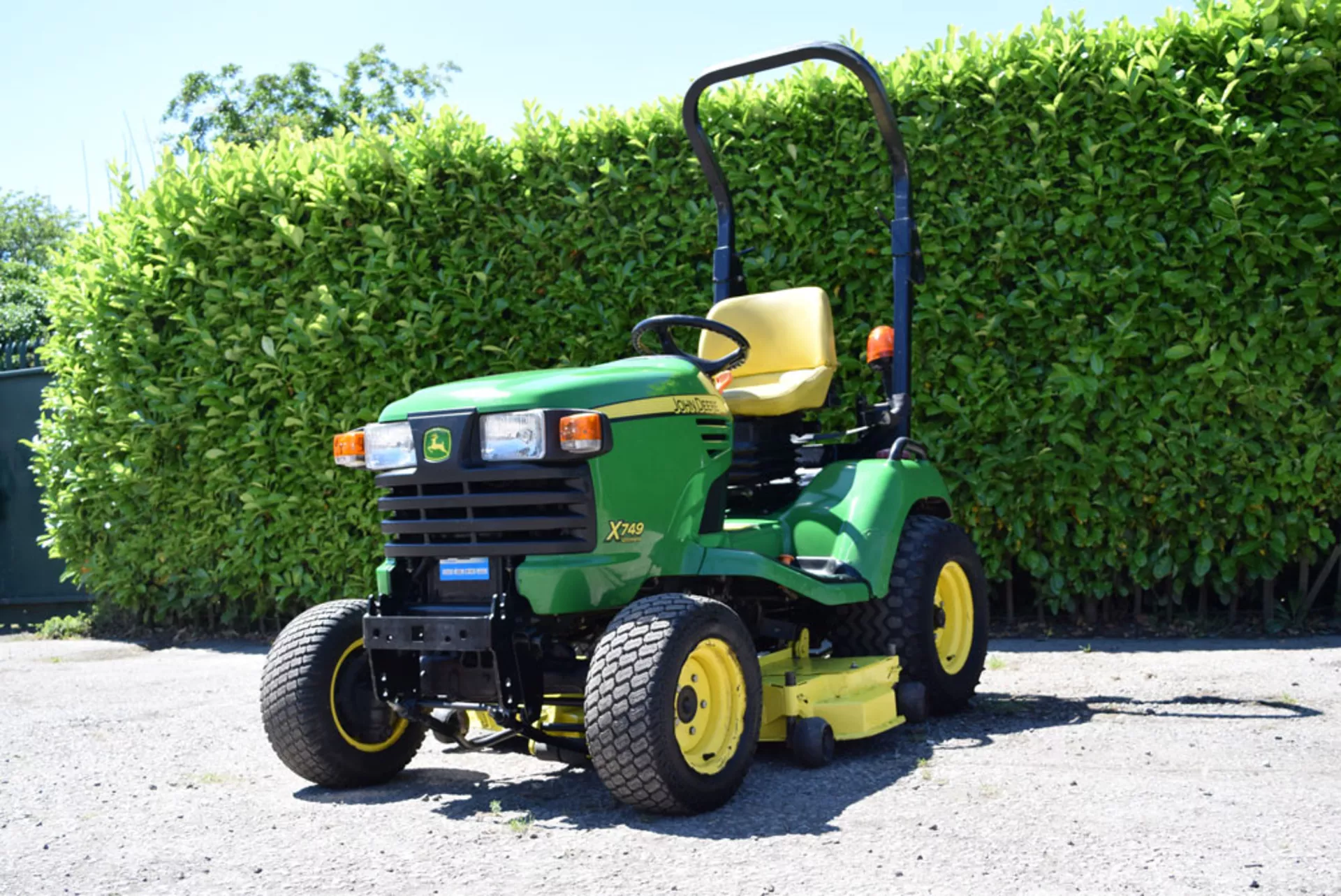 John Deere X749 Lawn Tractor