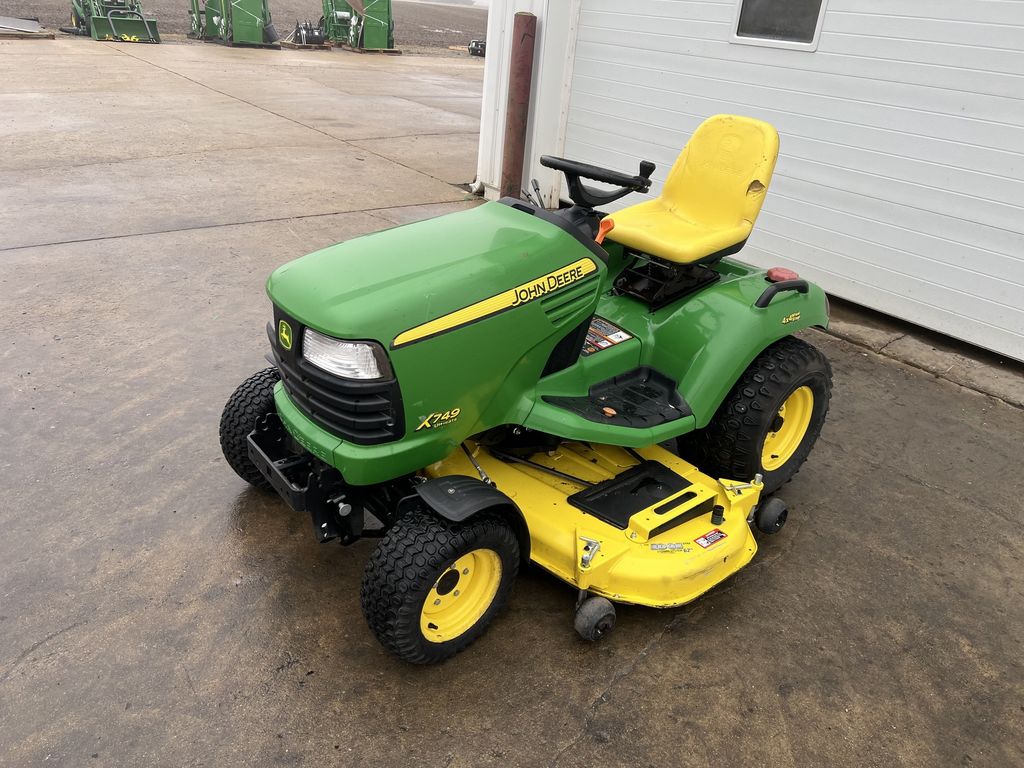 John Deere X749 — view 3