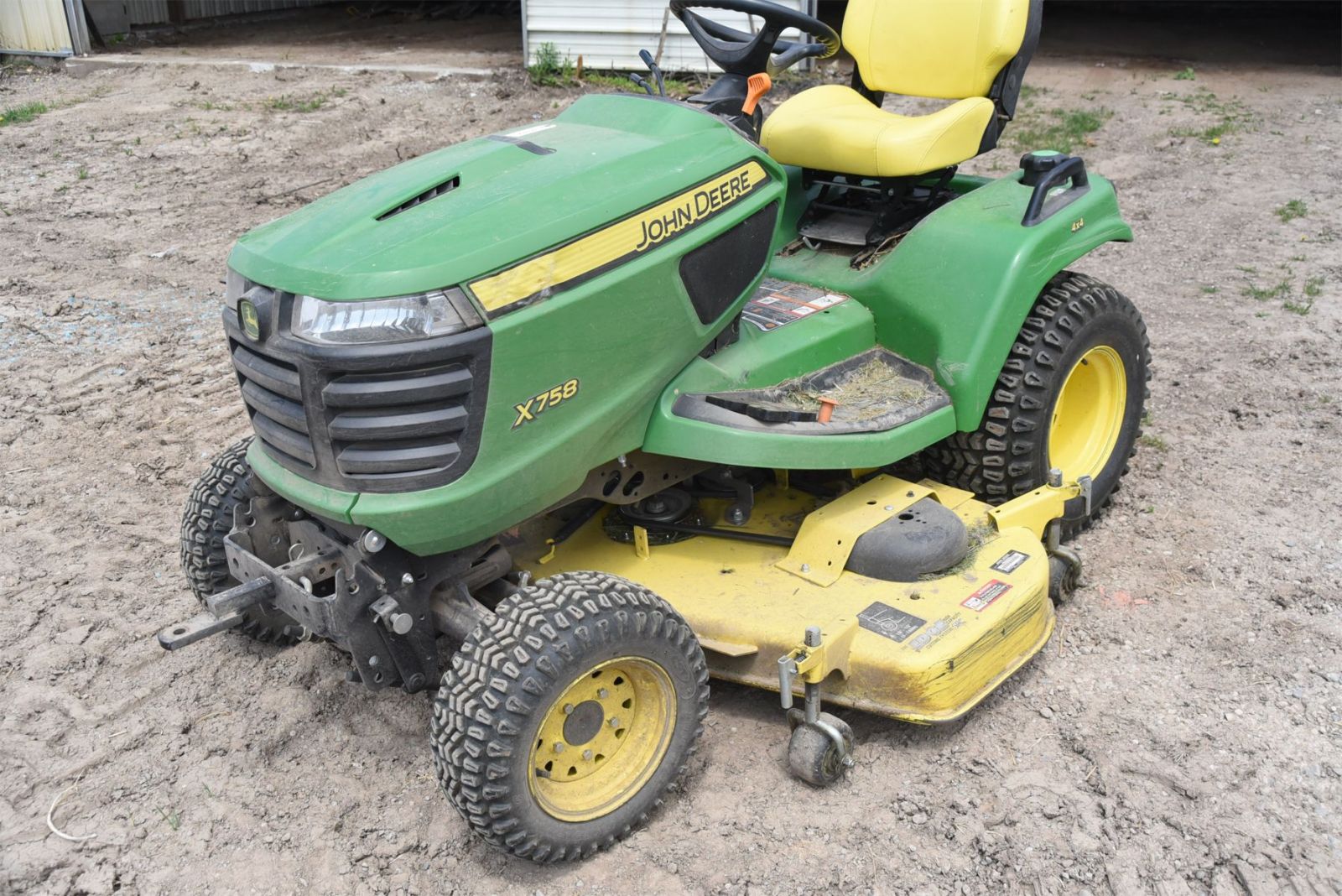 John Deere X758 Lawn Tractor