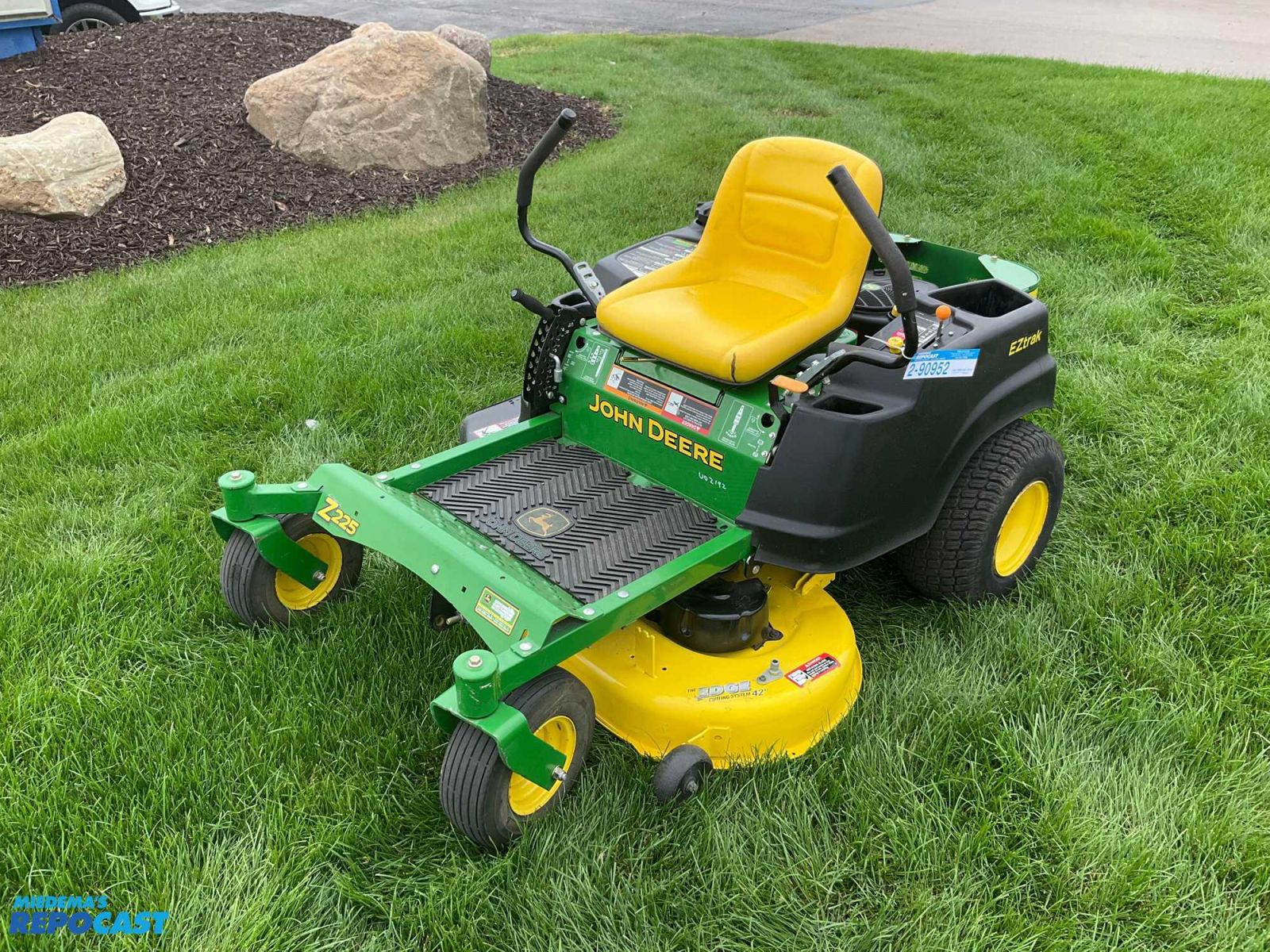John Deere Z225 Lawn Tractor