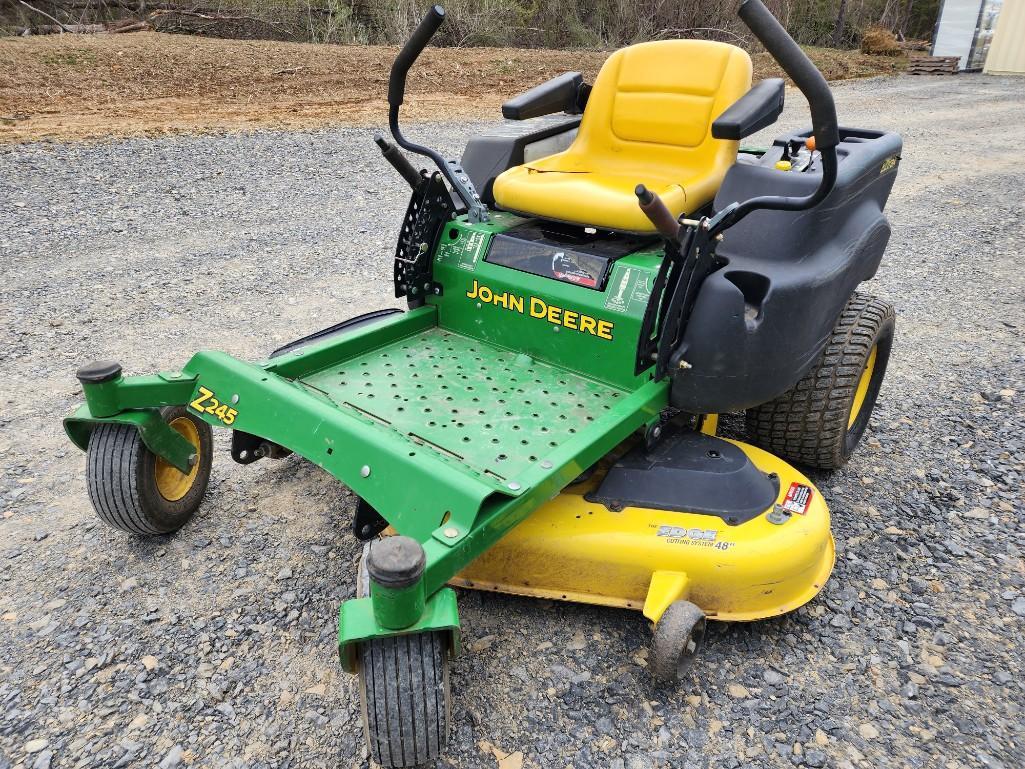 John Deere Z245 Lawn Tractor