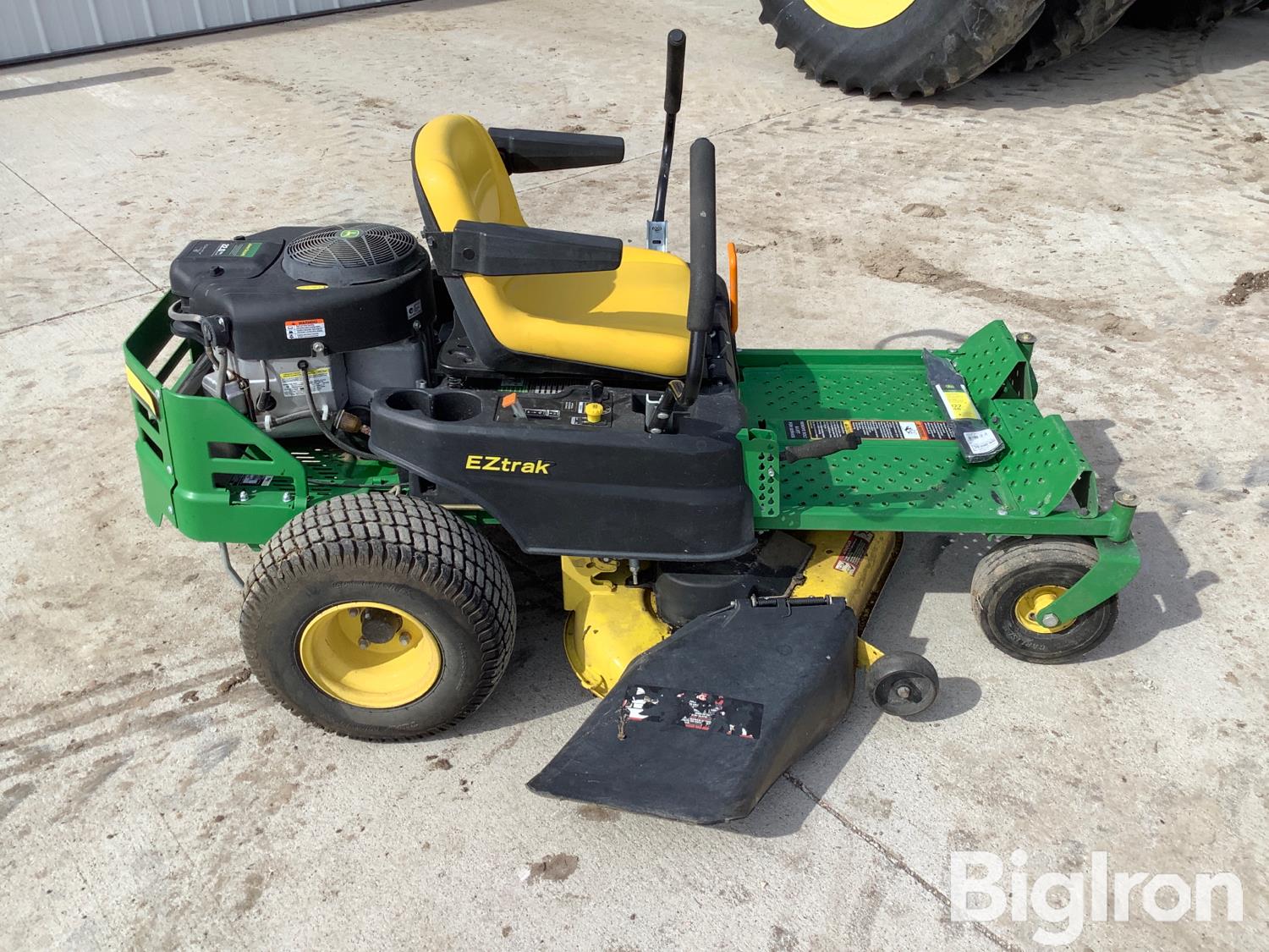 John Deere Z255 Lawn Tractor