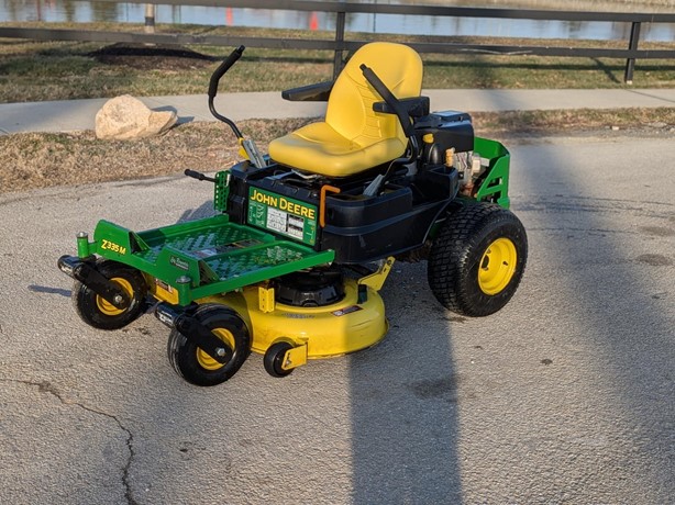 John Deere Z335M Lawn Tractor