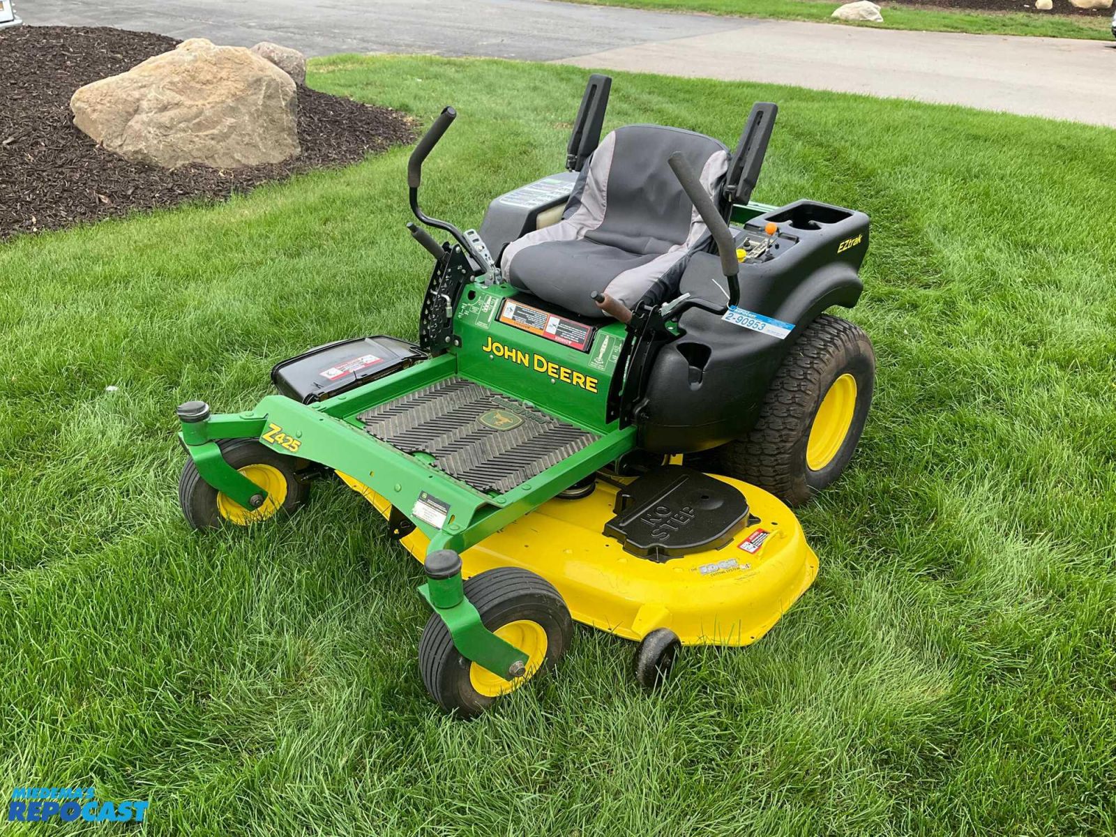 John Deere Z425 Lawn Tractor