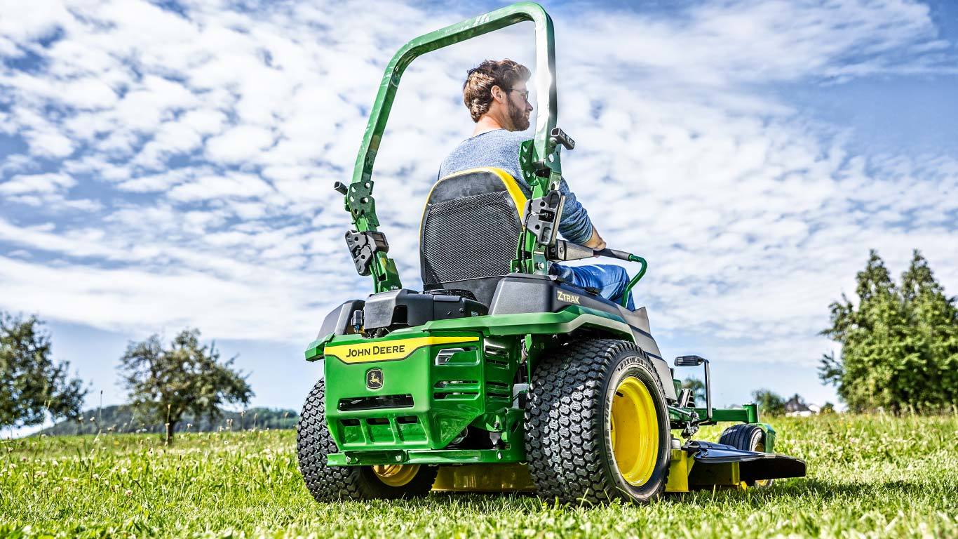 John Deere Z545R Lawn Tractor