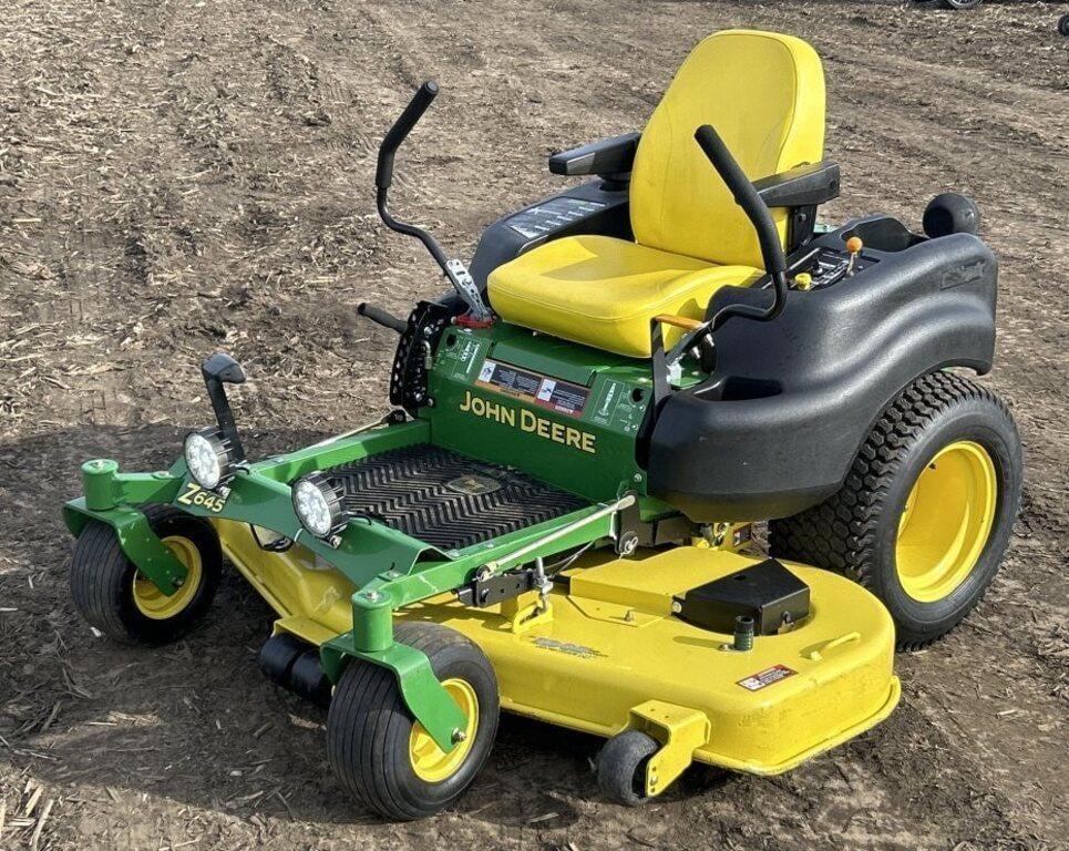 John Deere Z645 Lawn Tractor