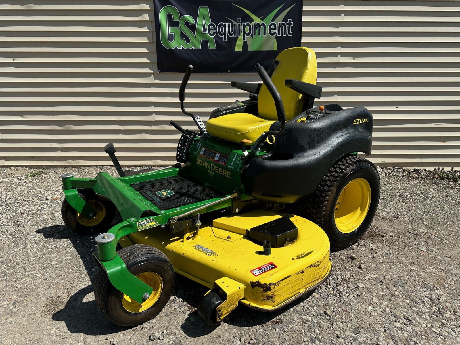 John Deere Z665 Lawn Tractor
